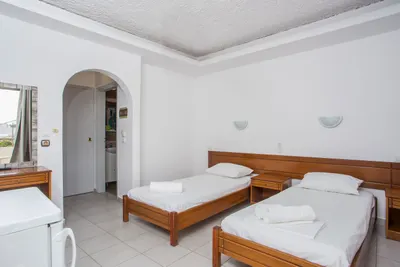 NIKOS BnB