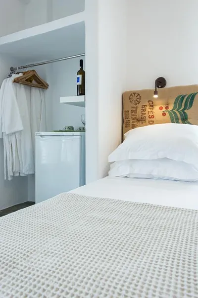 Evi Rooms