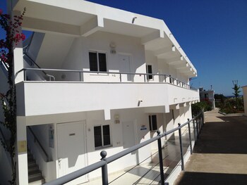 Amaryllis Beach Front Hotel