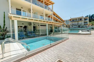 Palapart Gikas Studios and Suites