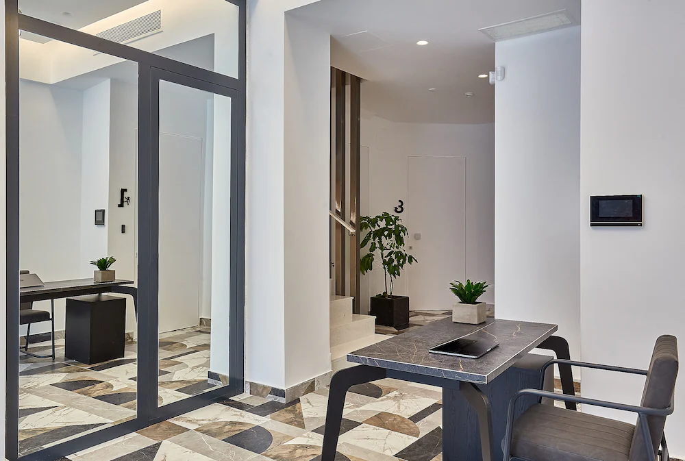 City Lion Apartments & Lofts