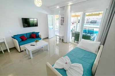 Palapart Gikas Studios and Suites