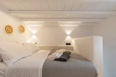 Ivi Mykonean Suites