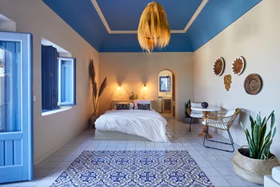 Luna Santorini Suites
