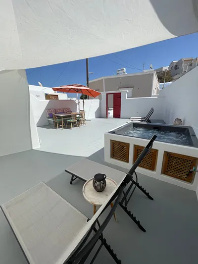Thallos Cave House & Apartments