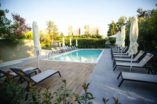 8 Boutique Suites
