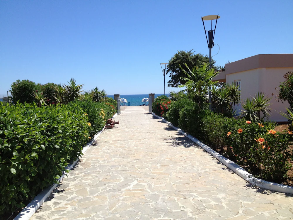 Amaryllis Beach Front Hotel