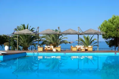 KAMARI BEACH HOTEL