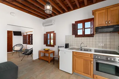 Arte Lindos Suites