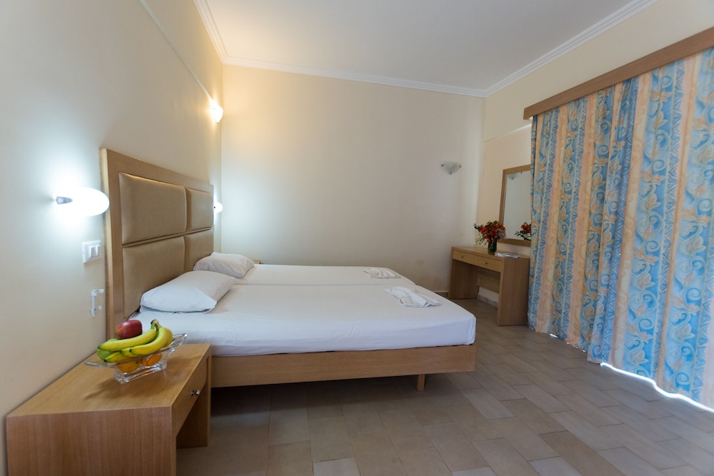 Amaryllis Beach Front Hotel