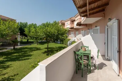 Zefyros Eco Hotel