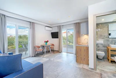Iliomagic Luxury Suites