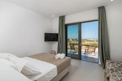 Aloni Suites Pollonia