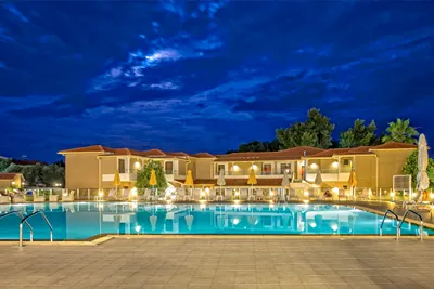 LAGOMANDRA BEACH & SUITES