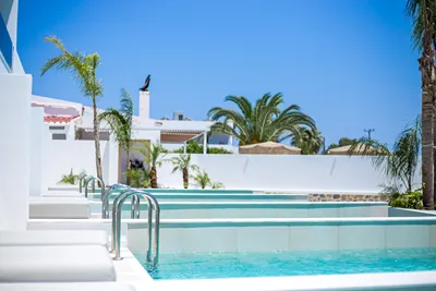 Vanik Suites