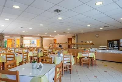 Village Inn Studios & Family Apartments