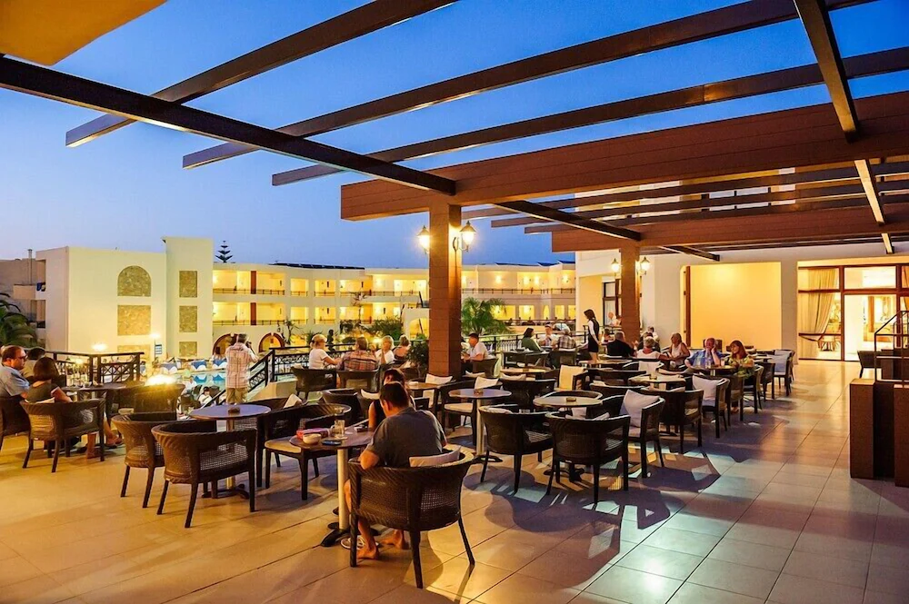 Vantaris Palace Hotel