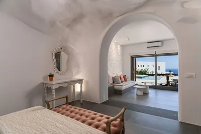 Numa Santorini