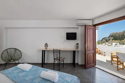 Arte Lindos Suites