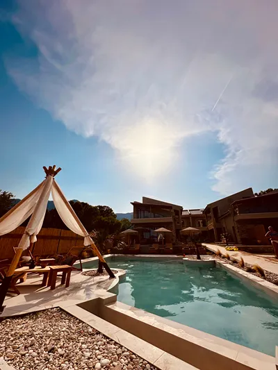 Amo Golden Suites