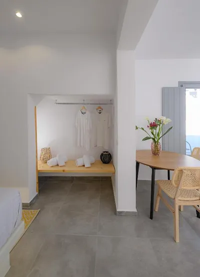 Thoe Oia Suites