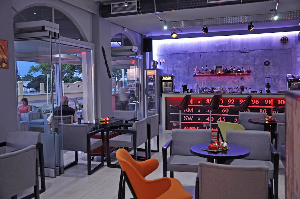 Zephyros Hotel