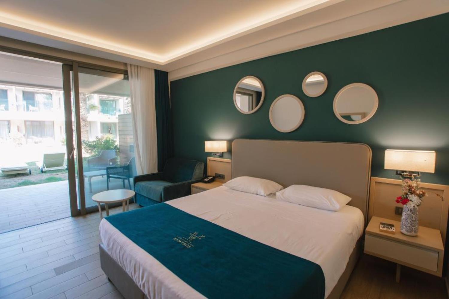 Almyros Beach Resort & Spa