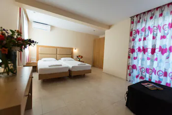 Amaryllis Beach Front Hotel