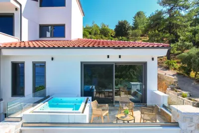 Essentia Luxury
