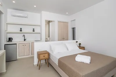 Aloni Suites Pollonia