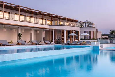 ISLA BROWN CHANIA