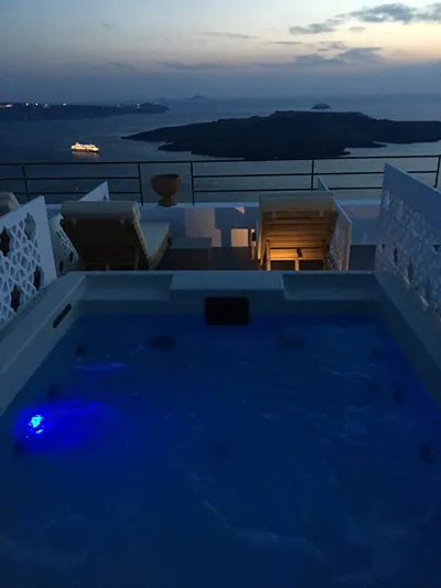 Amelot Art Suites Santorini