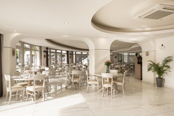 Vantaris Palace Hotel