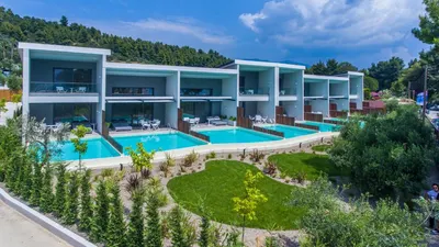 LAGOMANDRA BEACH & SUITES