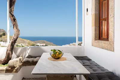 Arte Lindos Suites