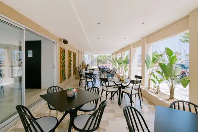 Zephyros Hotel