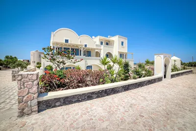 MONOLiTHIA Santorini