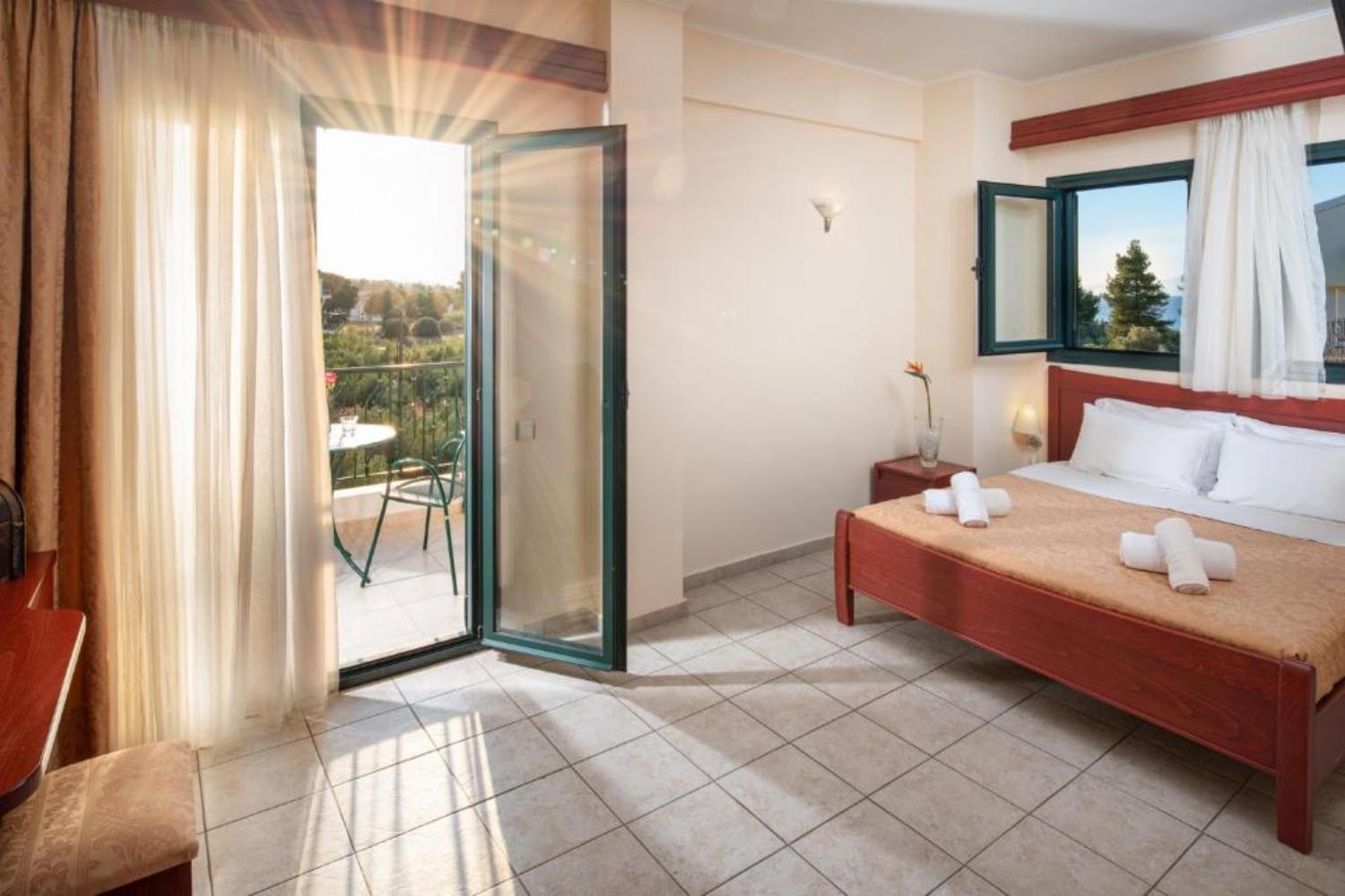 Zeus Eleva Kassandra Lagoon