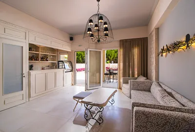 Neikos Luxury Suites