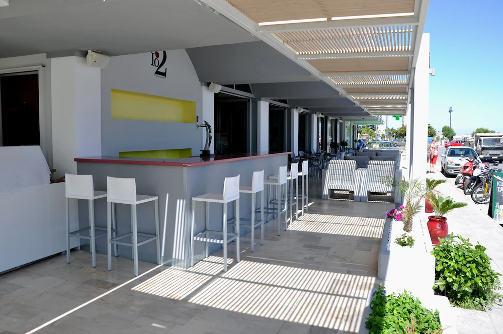 Zephyros Hotel
