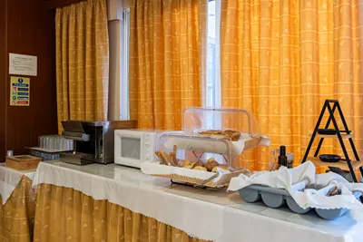 Village Inn Studios & Family Apartments