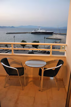 Zephyros Hotel