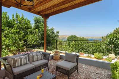 Thea Villas & Suite
