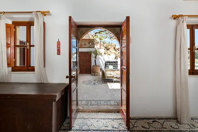 Arte Lindos Suites