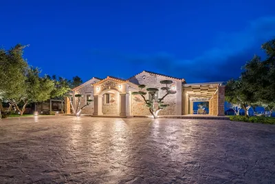 Artina Luxury Villa