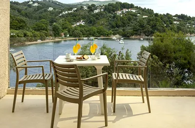 Cape Kanapitsa Hotel Suites