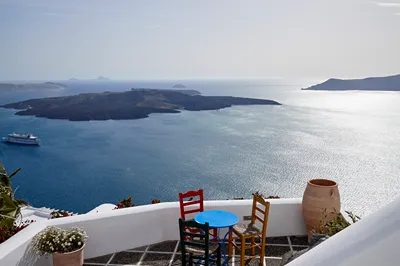 Manos Small World Santorini