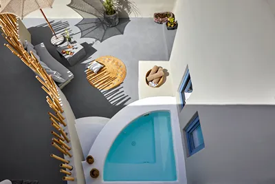 Luna Santorini Suites