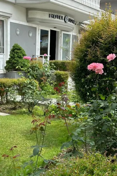 Ioni Hotel