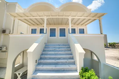 MONOLiTHIA Santorini